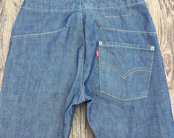 Size 28 Vintage Distressed Levi's Engineered Jeans W28 L32 Light