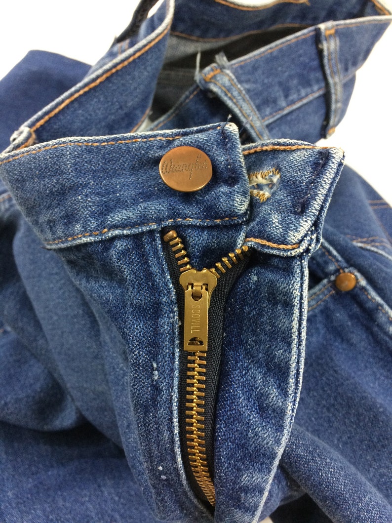 Scovill Zipper started to be used on US Military clothing in the 70s and was established as one of the major US government contract zipper brands in the 80s