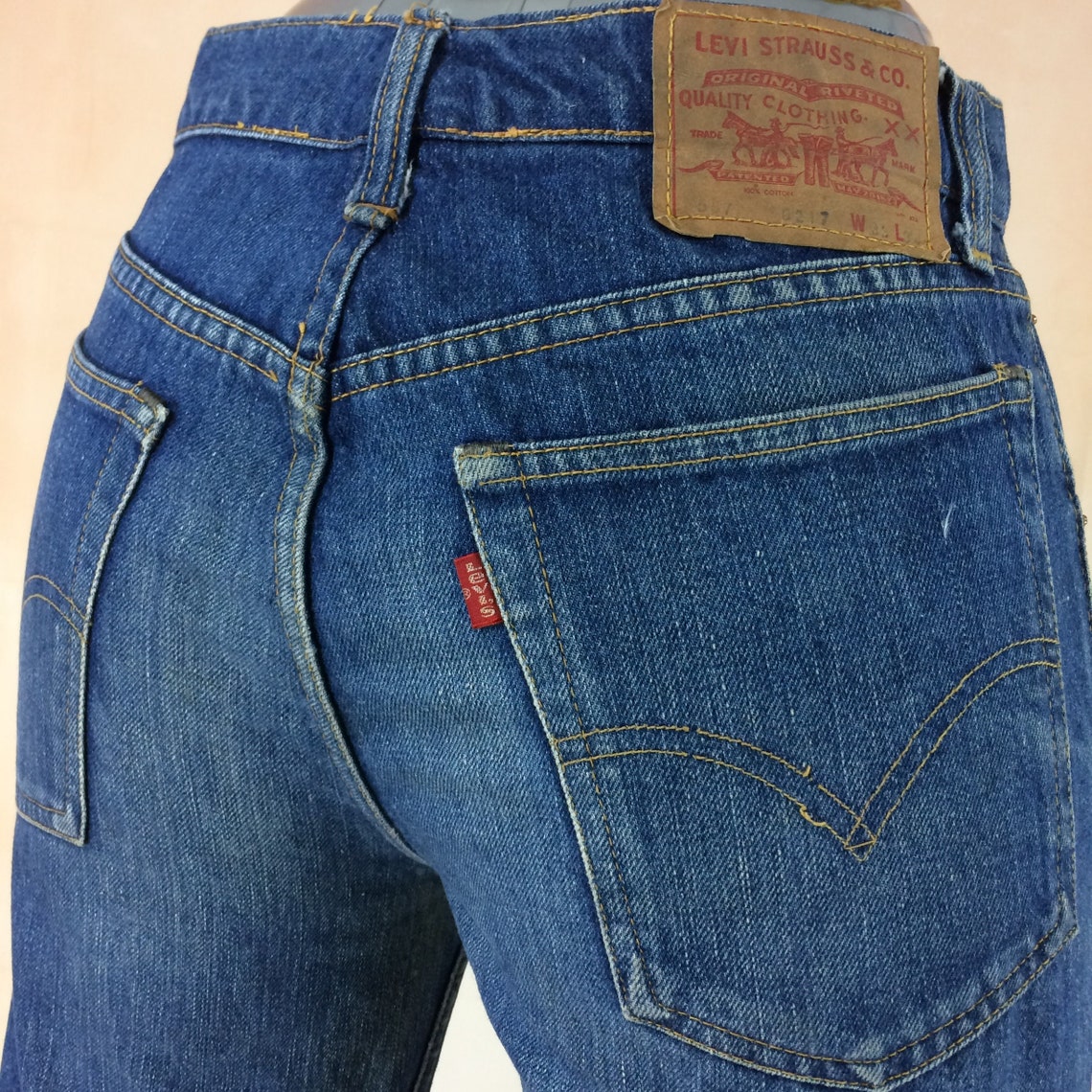Vintage Levis Flare Jeans – Size 30 Wide Leg, Red Tab, USA Made, foto 1 di 5