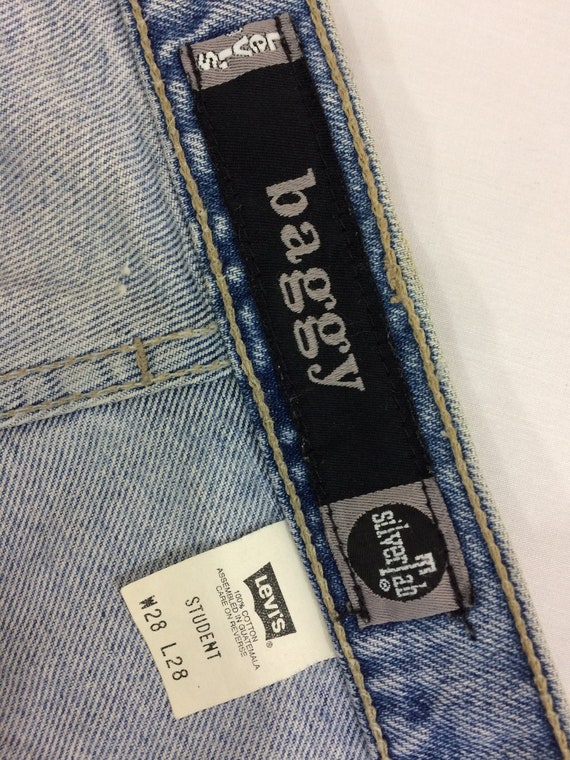 Vintage Levi's Silver Tab Baggy Denim Shorts Size W28 main image 0