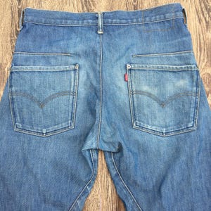 Size 29 Y2K Levi's Engineered Jeans W31 L30 Distressed Light Wash Twisted Seams Regular Fit