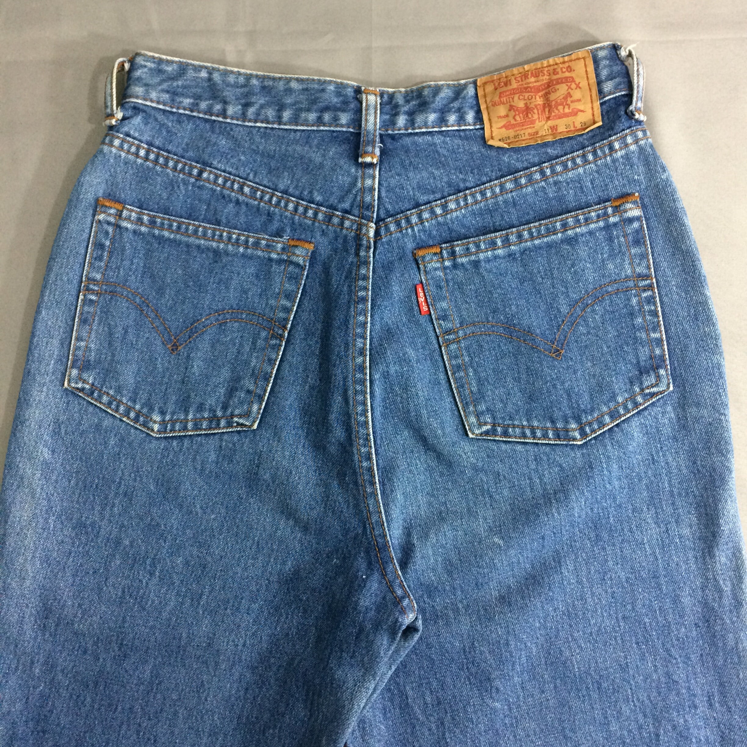 Sz 25 Vintage 90's Levi's W626 High Waist Tapered Slim Jeans