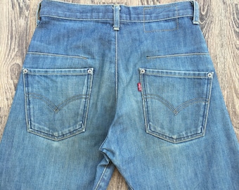 Size 28 Vintage Distressed Levi's Engineered Jeans W28 L25 Light Wash Denim Twisted Fit Engineered Cropped Jeans