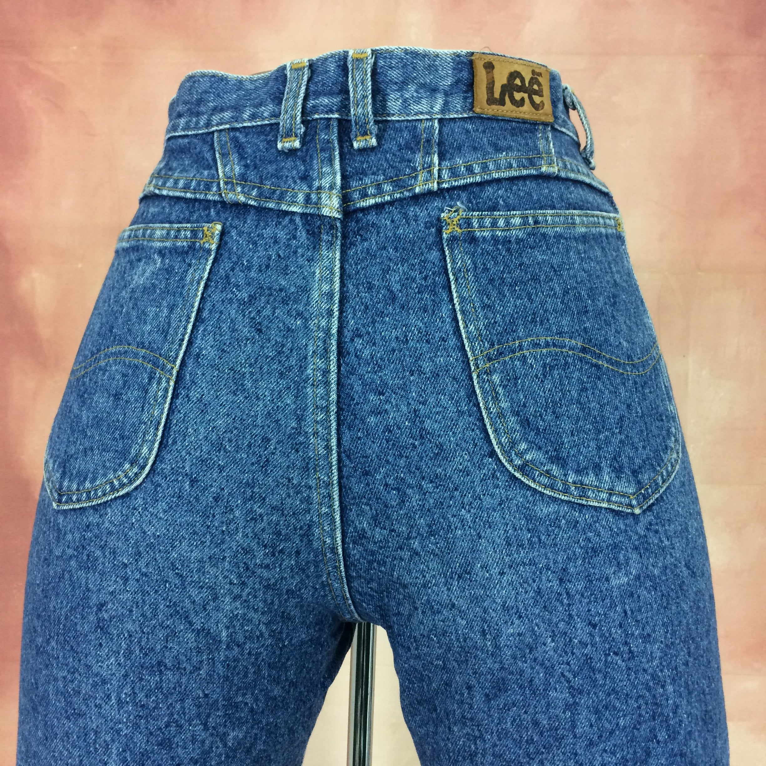 Size 28 Vintage LEE Jeans W28 L31, High Waisted 90s Stone Size 28 Vintage LEE Jeans W28 L31, High Waisted 90s Stone