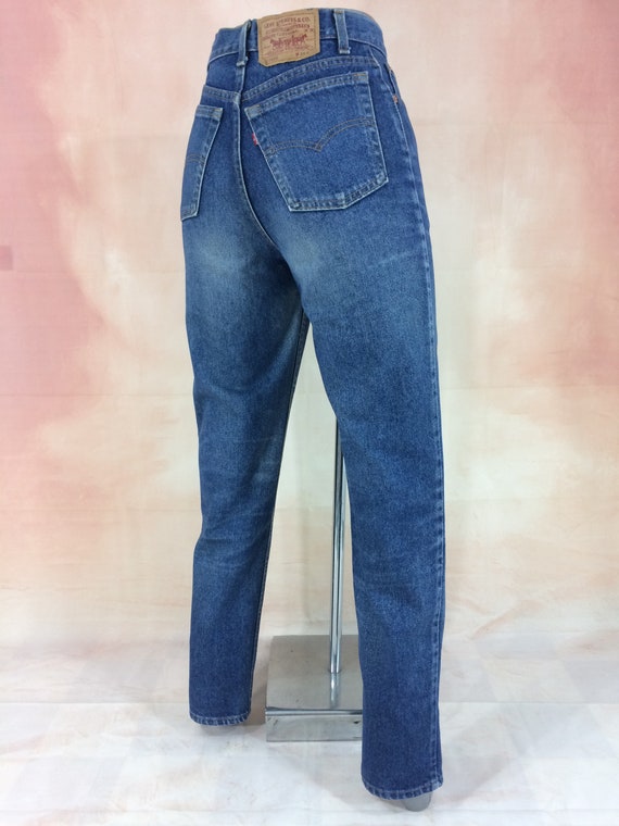 Size 25 Vintage Levi's 505 Jeans W25 L30 High Waisted Slim Size 25 Vintage Levi's 505 Jeans W25 L30 High Waisted Slim