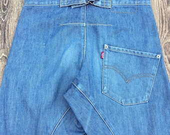 Size 28 Vintage Distressed Levi's Engineered Jeans W28 L32 Light