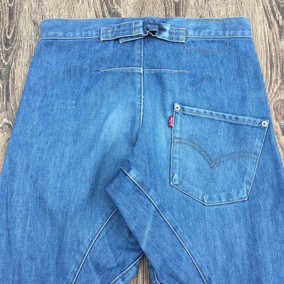 Size 28 Vintage Distressed Levi's Engineered Jeans W28 L32 Light