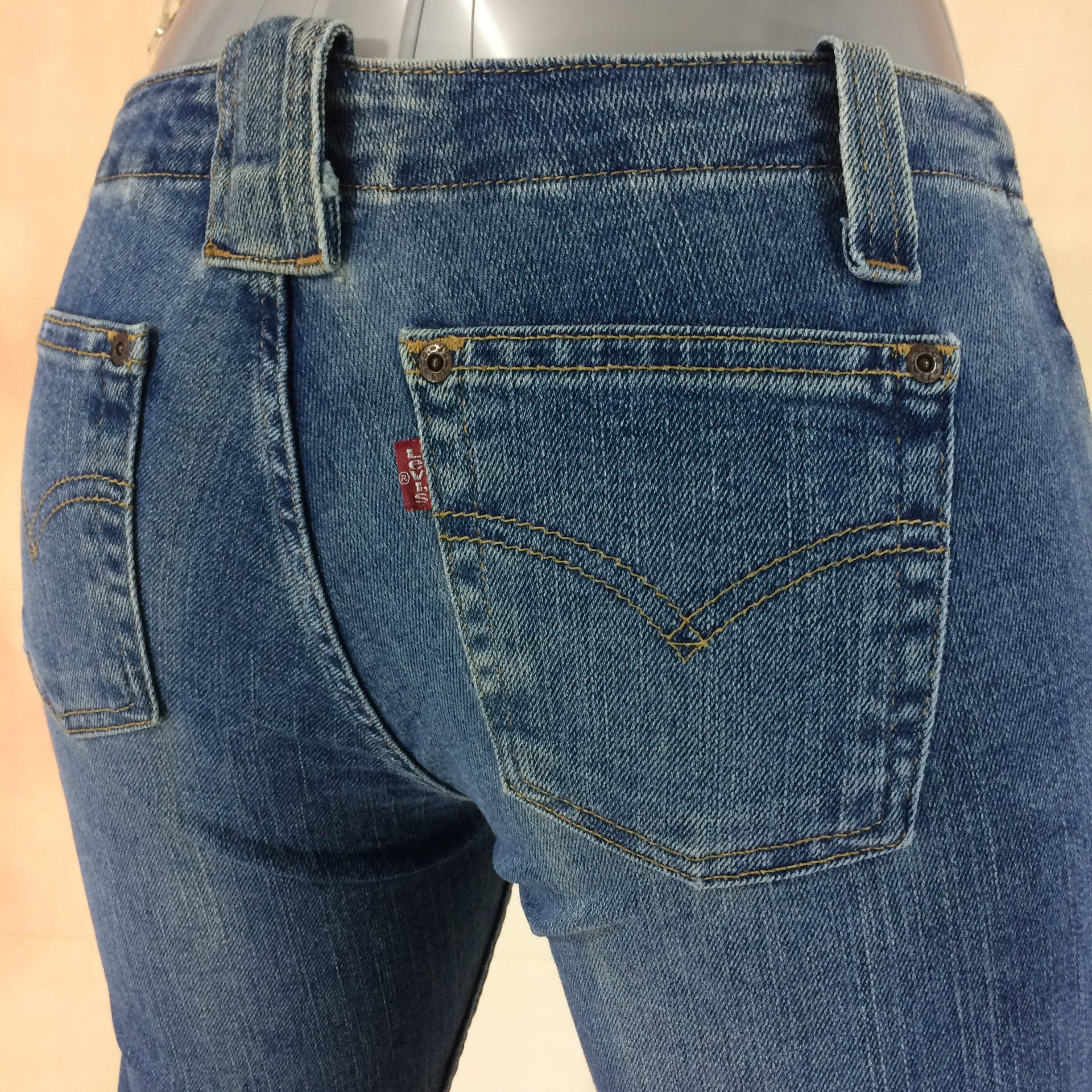 Size 28 Vintage LEVIS 520 Women's Wide Leg Jeans Stylish and