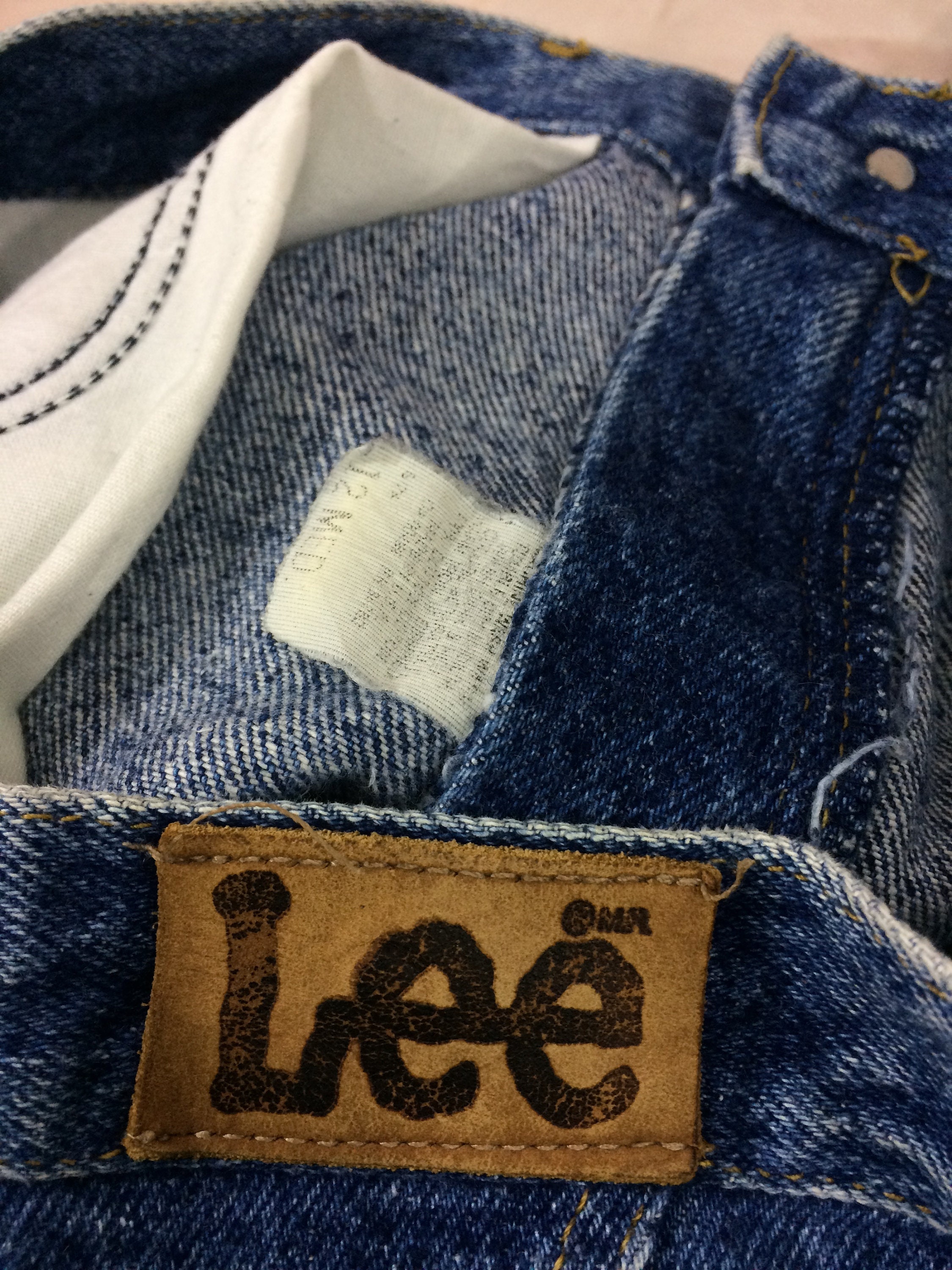 Size 28 Vintage LEE Jeans W28 L31, High Waisted 90s Stone Size 28 Vintage LEE Jeans W28 L31, High Waisted 90s Stone