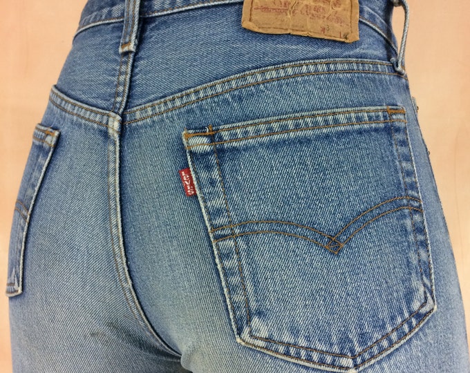 Size 28 Vintage Levis 501 Women's Distressed Cropped Jeans Light Wash ...