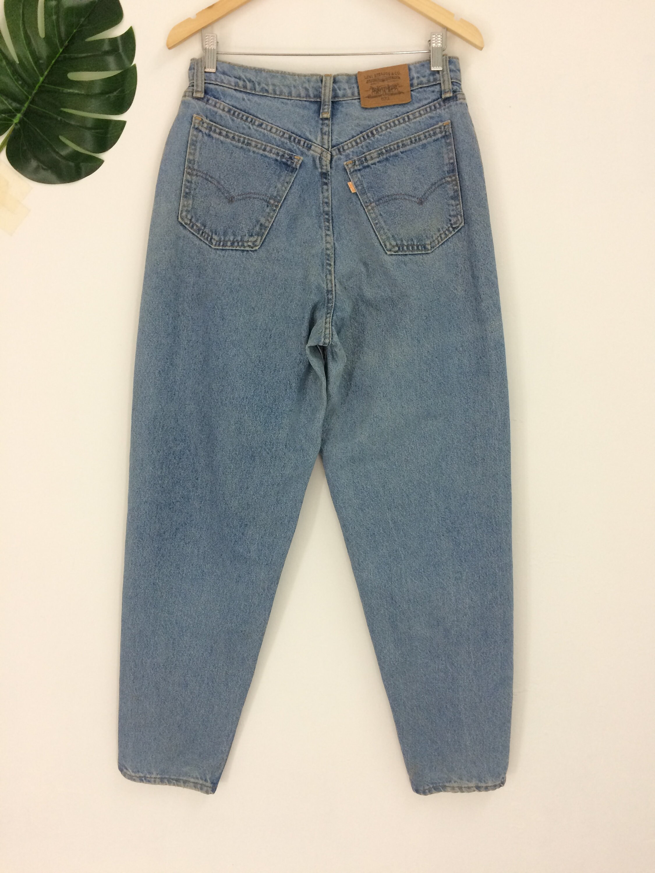 Size 30 Levi's 663 Hourglass Mom Jeans Vintage Distressed Size 30 Levi's 663 Hourglass Mom Jeans Vintage Distressed