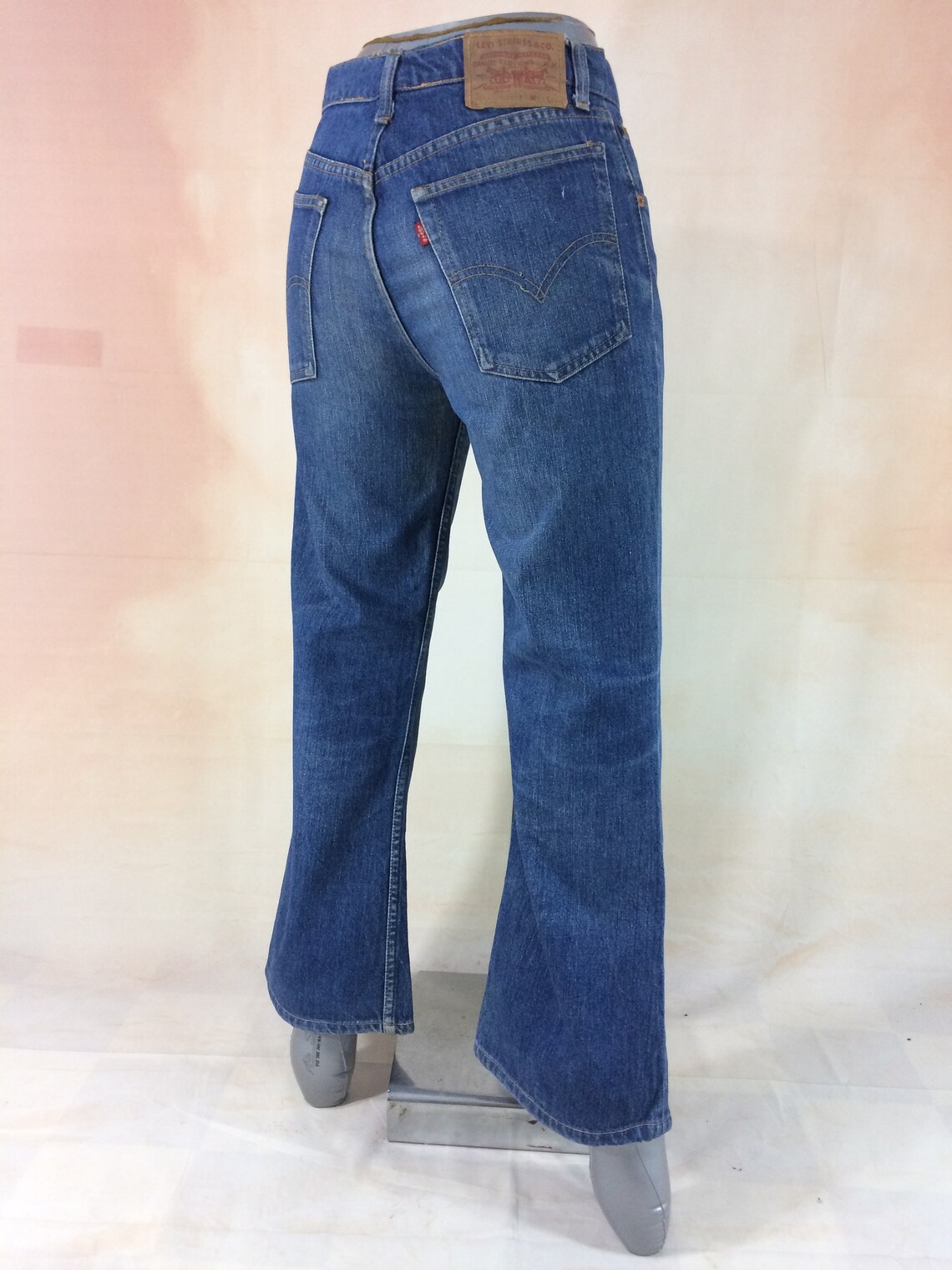 Vintage Levis Flare Jeans – Size 30 Wide Leg, Red Tab, USA Made, foto 2 di 5