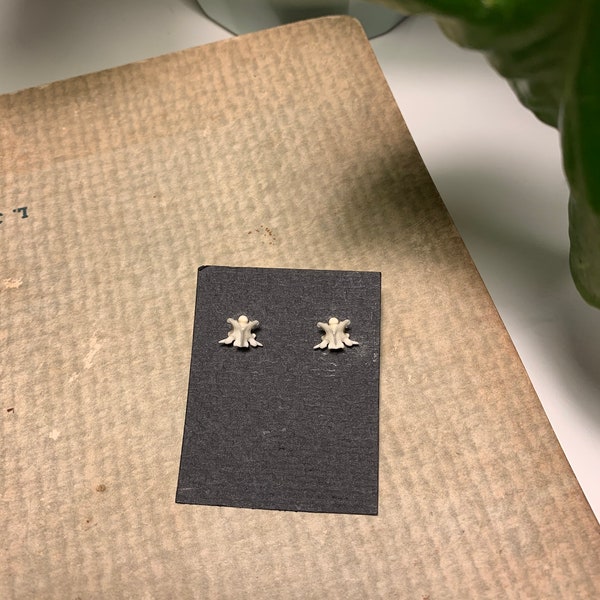 Cute small animal bone stud earings. graziosi piccoli orecchini in osso di animale,carina gift for teachers. gift for nature lover. vet gift