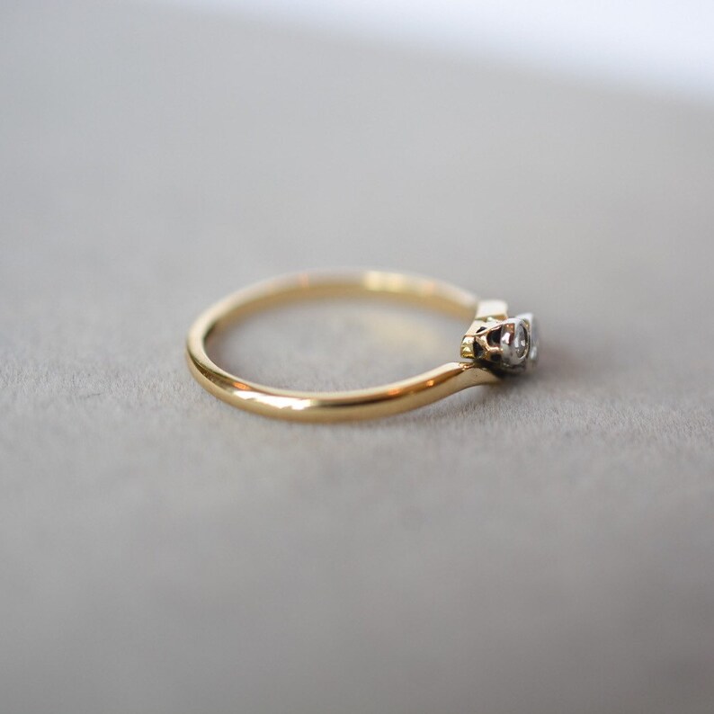 Vintage 18ct /& platinum diamond twist trilogy ring