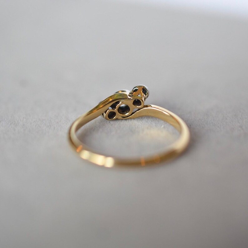 Vintage 18ct /& platinum diamond twist trilogy ring