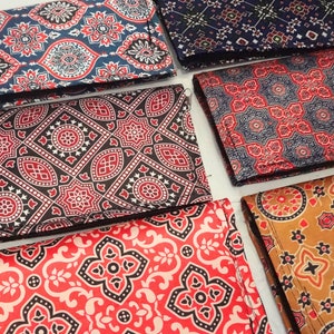 Ajrakh Mashru Silk Clutch, ethnische Kupplung, Boho Geldbörse, indische Geldbörse, handgemachte Geldbörse, Geldbörse für Frauen, Damen Geldbörse, Boho Geldbörse