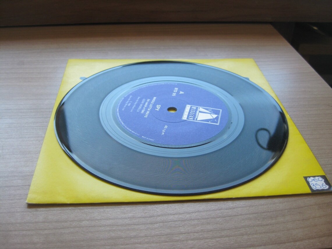 7'' Vintage Vinyl Record "Spy - A Whole Lotta Ways( to catch a Fish) / Gone Fishing " 1984 MINT condition, foto 4 di 4