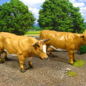 Vintage original Britains ,Farm Animal figures 1:32 , &quot;Guernsey Bull with nose ring and cow &quot; . Plastic miniature England 1970/84.Rare find!