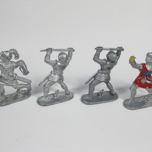Jean Hoelfer vintage petits soldats abîmés 60mm, &quot;Chevaliers&quot; Petits soldats, Miniatures en plastique des années 70. Pièces de rechange-réparations