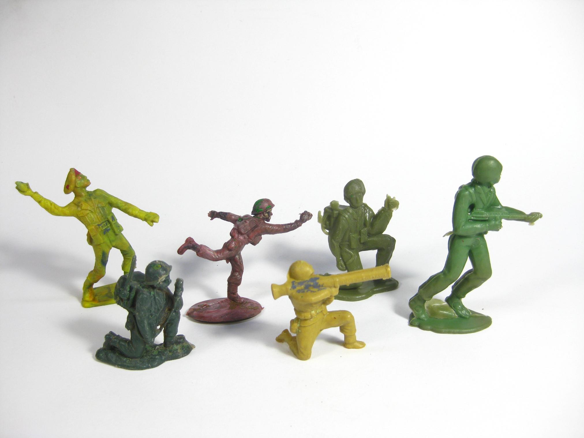 A Small Collection of 6 Vintage ,toy Soldiers 1:32 and Bigger