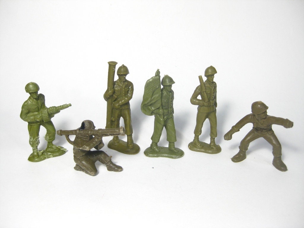 Vintage Toy Soldiers 4X Beton bergen and 2 Louis Marx Plastic 60mm