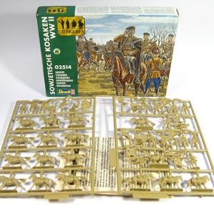 Soldatini giocattolo d'epoca Revell 2514, set in scatola 1/72 "Cosacchi sovietici". Soldatini giocattolo. 46 pezzi per realizzare 17 miniature in plastica montate! Edizione rara (?)