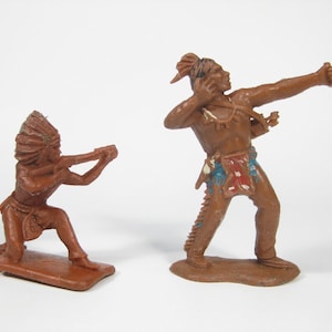 2 Vintage Crescent damaged ,Indians ,Toy soldiers ,Wild West 1:32,54mm Plastic miniatures Made in England in the 60s or 70s