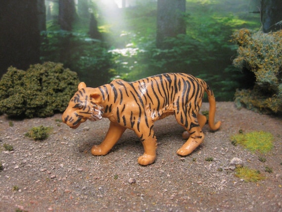 Vintage Britains ,zoo , Wild Animals 1:32 ,