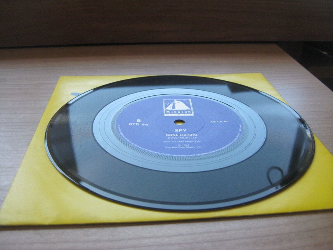 7'' Vintage Vinyl Record "Spy - A Whole Lotta Ways( to catch a Fish) / Gone Fishing " 1984 MINT condition, foto 3 di 4