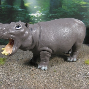 Vintage  Britains ,Zoo , Wild Animals 1:32 ,&quot;Hippopotamus -Hippo&quot;. Plastic miniatures , made in England in 1978. Rare find(?)
