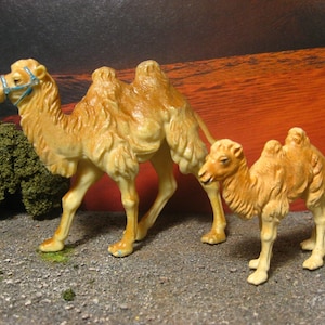 2 Vintage Britains,Zoo,Desert, Wild Animals 1:32 ,&quot;Camel and Calf &quot;.Plastic miniatures, made in England 1972 Rare set in this condition!!