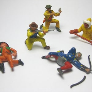 Eine Sammlung von Vintage Britannien Spielzeug Soldaten ,1:32 KunststoffMiniaturen Made in England,Ersatz Reparaturen