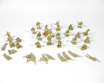 33 Airfix Vintage ,1/72,  HO/OO,"WW 2 Japanese Infantry " figures  .Made in England in the 60s or early 70s. Toy Soldiers !