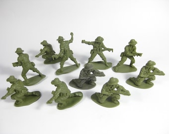 10 Vintage Airfix WW2 &quot; Australian Infantry &quot; 1:32 (54mm) 70&#39;s. Toy Soldiers .Plastic figures! All with damage.
