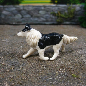 Vintage original Britains ,Farm Animal figures 1:32 , &quot;Shepherd dog - Collie dog &quot; . Plastic miniature Made in England