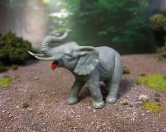 Vintage  Britains copy  ,Zoo , Wild Animals 1:32 ,"Baby elephant". Plastic miniatures , made in Singapore in the 80s or 70s