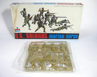 ESCI 8016 set 1/72 "Marine-korps". 22 speelgoedsoldaatjes en accessoires. De figuren zijn geseald op de gietvorm!