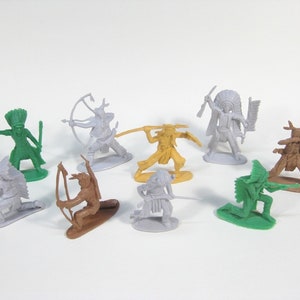 9 unbranded Airfix copies, toy soldiers &quot; Indians  &quot; plastic 50mm Toy soldiers. Plastic miniatures. Made in China