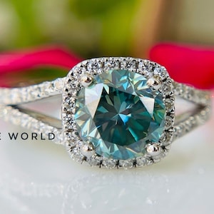 Pierścionek zaręczynowy z okrągłym niebieskim moissanitem o masie 3 ct i kamieniami bocznymi, pierścień typu solitaire VVS1, wykonany na zamówienie ze złota lub srebra, prezent dla niej w formie pierścionka zaręczynowego