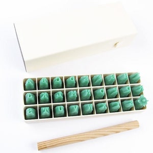 Sellos con letras del alfabeto para texturas de arcilla / Herramientas de cerámica para arcilla, arcilla polimérica, arcilla metálica y jabón / Relyef / Letras / Courier Uppercase 4 mm + Caja