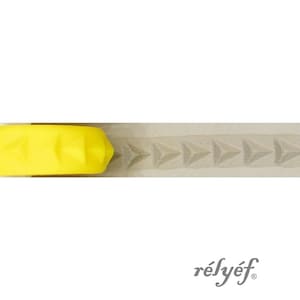 Rolo triangular | Em relevo | Rolo de argila | Único | Formato básico | Argila cerâmica e polimérica, sabonetes, para texturas | Ferramentas de cerâmica Relyef