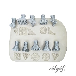Keramikstempel für Tontexturen | Keramik-Werkzeug für Ton, Polymer Clay, Metal Clay & Seife | Relief | Keltischer Knoten - 30 mm | Symbole