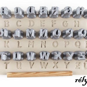 Alfabeto moderno Bastarda mayúsculas 10 mm / Sellos de alfabeto para textura de arcilla / Herramientas de cerámica para arcilla / Relyef / Letras