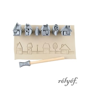 Huizen | Kleistempels | Dorp, stad, buitenwijk, stad | Set stempels voor textuur en decoratie | bomen, natuur, hek | Reliëfaardewerk