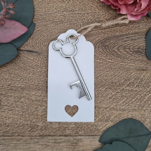 Llavero de Mickey, abridor de botellas, regalo de invitados de plata, recuerdo de cuento de hadas, Tarjeta De Nombre de fiesta de boda, regalo promocional de Navidad