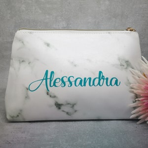 Marmurowa kosmetyczka do makijażu personalizowana dla panny młodej, druhny, druhny honorowej, propozycja, podziękowanie na wieczór panieński, prezent na dzień ślubu
