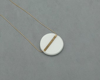 Pendentif minimaliste en céramique, Pendentif en porcelaine blanche et or, Bijoux en céramique, Vente colliers, Collier contemporain