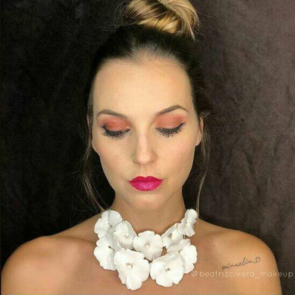 Collier de fleurs blanches, Bijoux de mariée, Bijoux de mariage, Bijoux en céramique, Collier de mariage, Collier en céramique