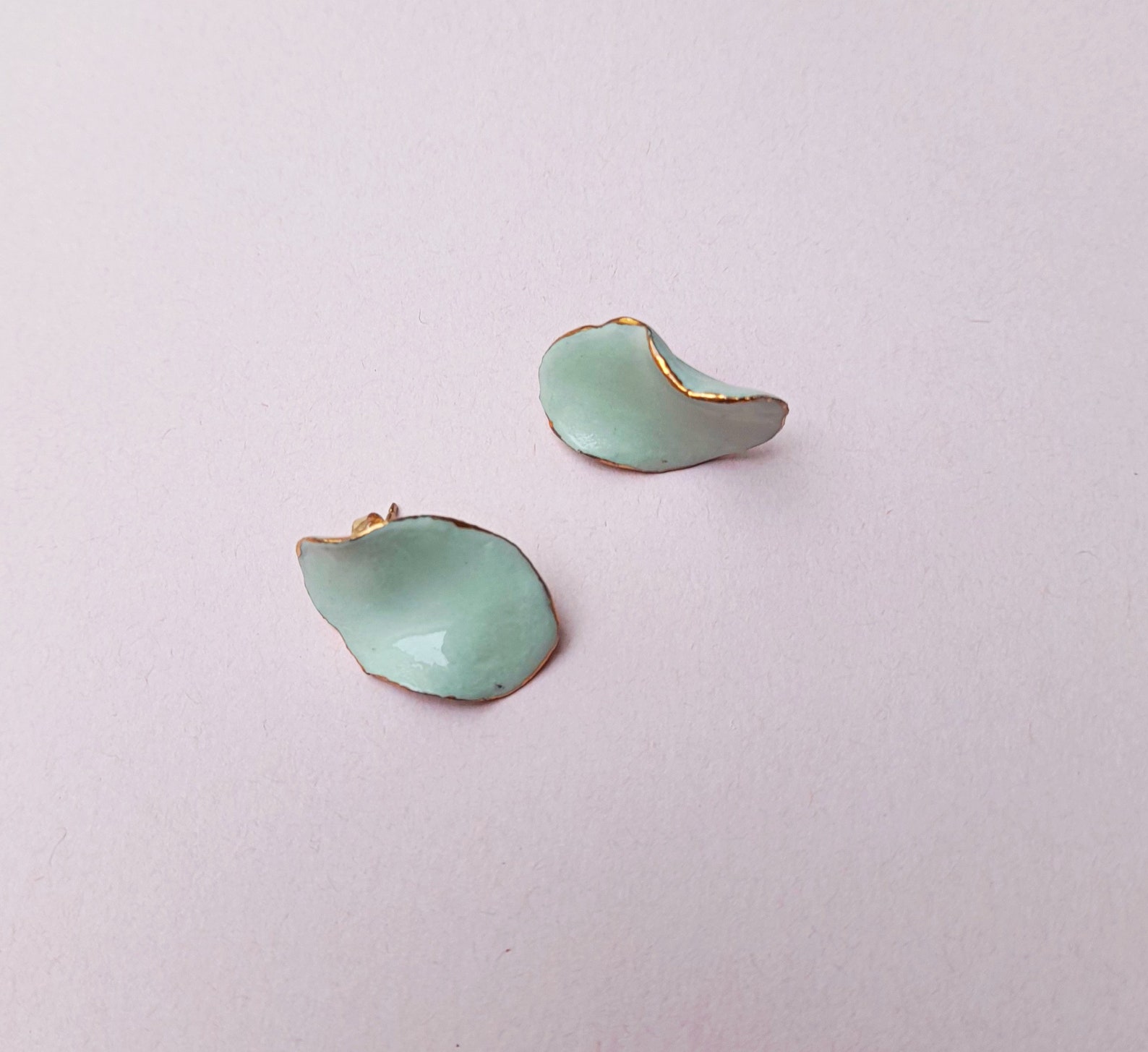 Petali | Handcrafted pearl-white ceramic stud earrings