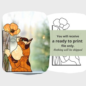 Op de afbeelding: Een glas-in-loodontwerp met een kat die aan een bloem snuffelt. Het ontwerp is in tinten oranje, bruin en wit. De afbeelding bevat de tekst "You will receive a ready to print file only. Nothing will be shipped."